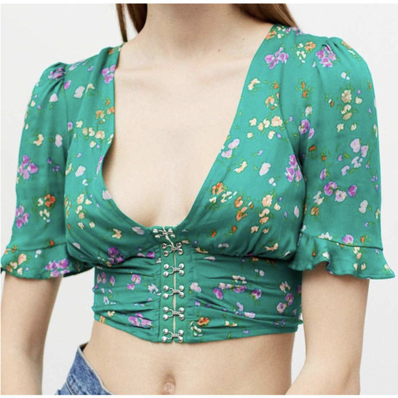 Urban Outfitters Tops - Urban outfitters green embroidered crop top blouse, size s